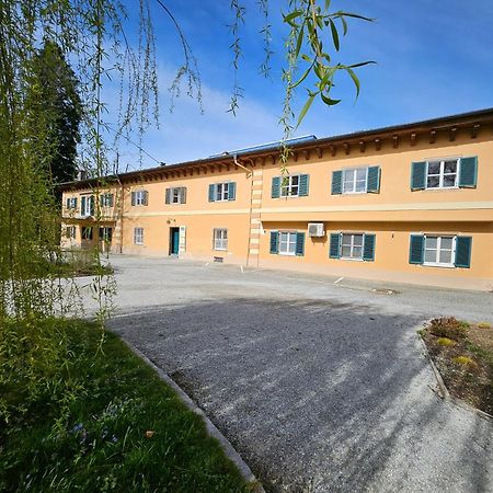 White Flat By Grazrentals With Cool Location & Free Parking Екстер'єр фото