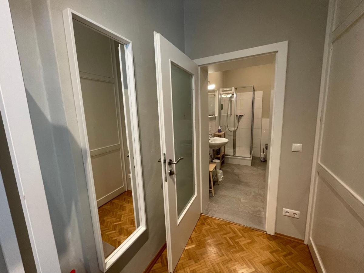 White Flat By Grazrentals With Cool Location & Free Parking Екстер'єр фото