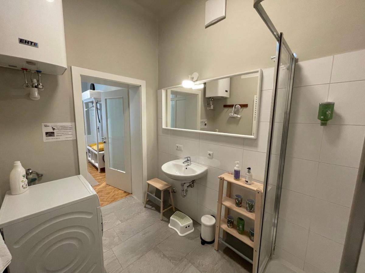 White Flat By Grazrentals With Cool Location & Free Parking Екстер'єр фото